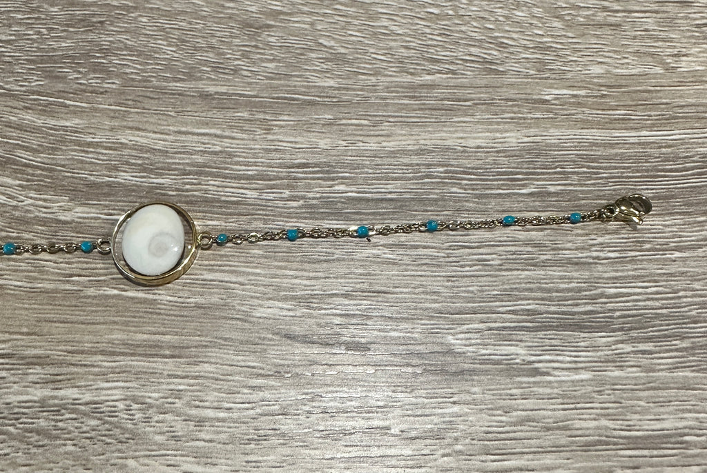 Bracelet Thetis, cabochon et perles turquoise, gros plan