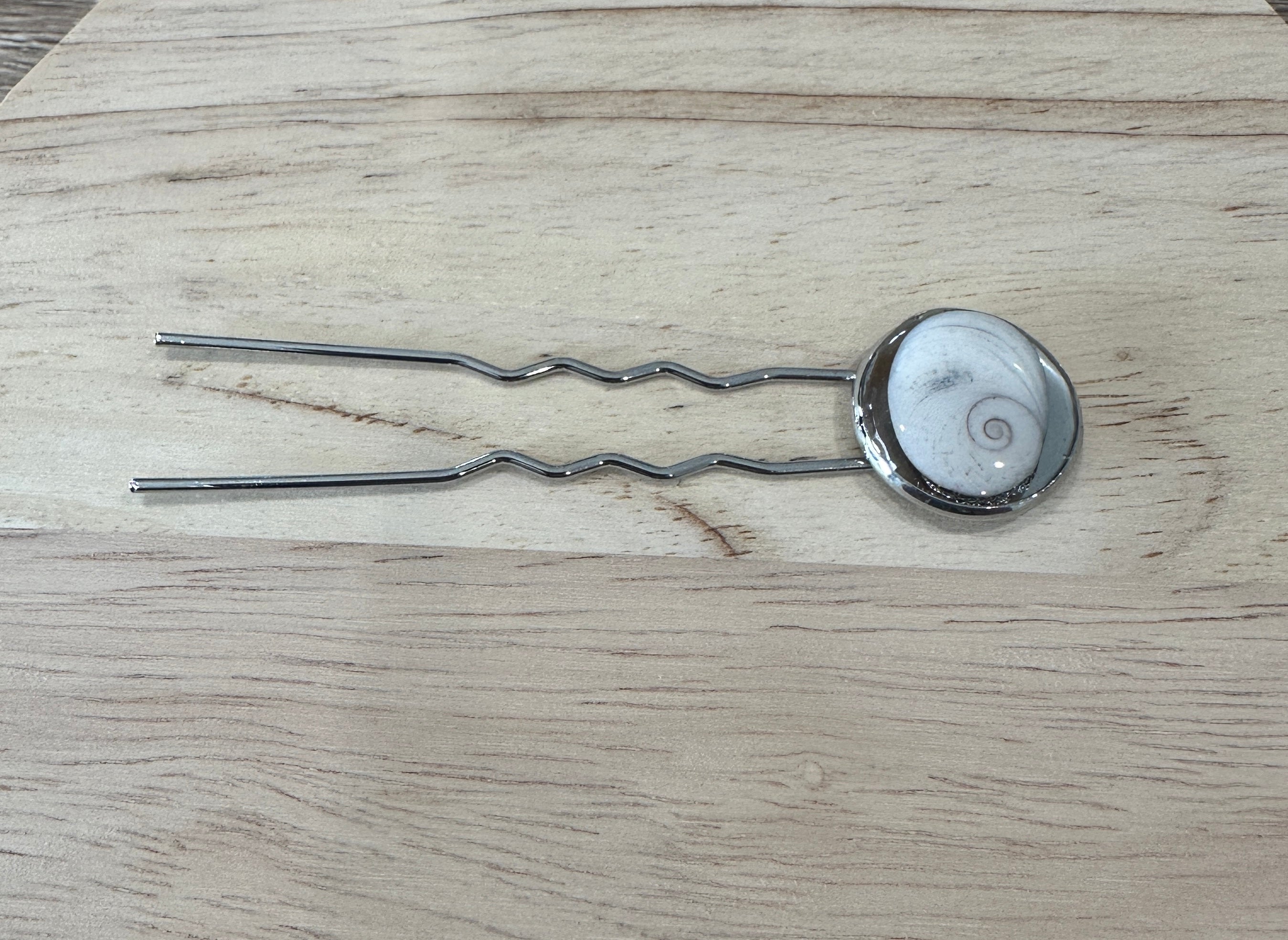 Pique à cheveux en acier inoxydable argenté à fourche double, avec cabochon Oeil de Sainte-Lucie